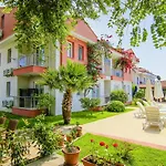 Отель Safak Oasis